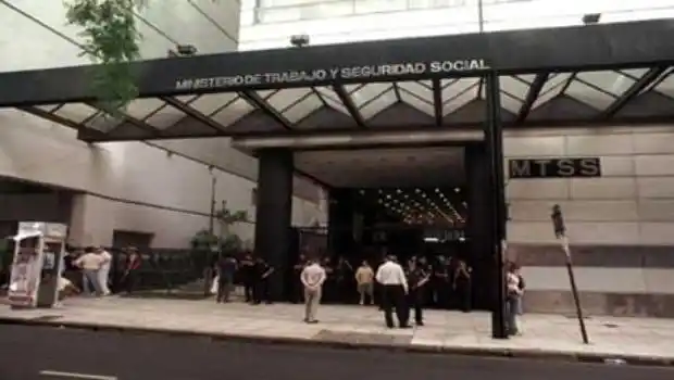 Paritarias: empleados públicos acordaron un aumento salarial del 31%