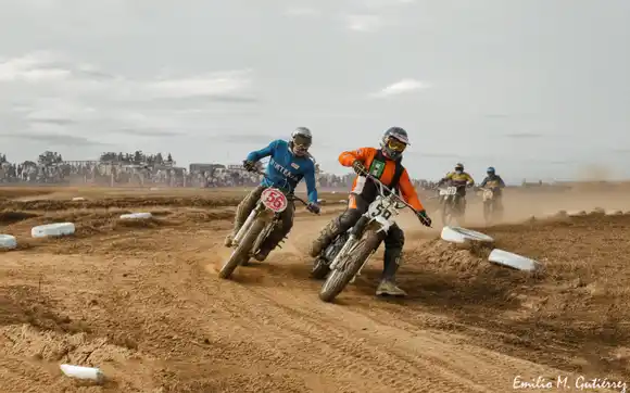 A 50 años de la primera carrera de motocross en Chascomús: las fotos de Emilio Mariano Gutiérrez que despertaron la memoria colectiva