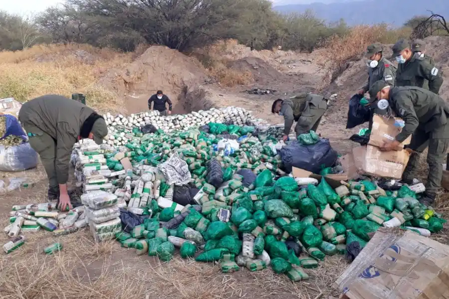 Importante operativo de quema de hojas de coca en la ciudad de Rafaela