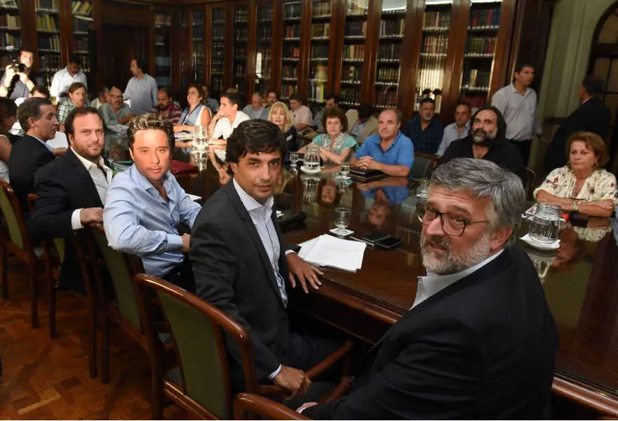 El Gobierno y docentes se vuelven a reunir este miércoles