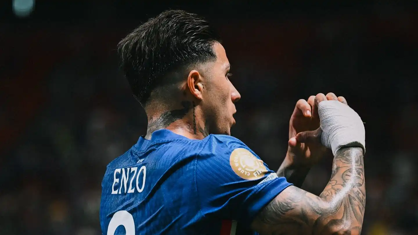 Enzo Fernández celebra su gol.