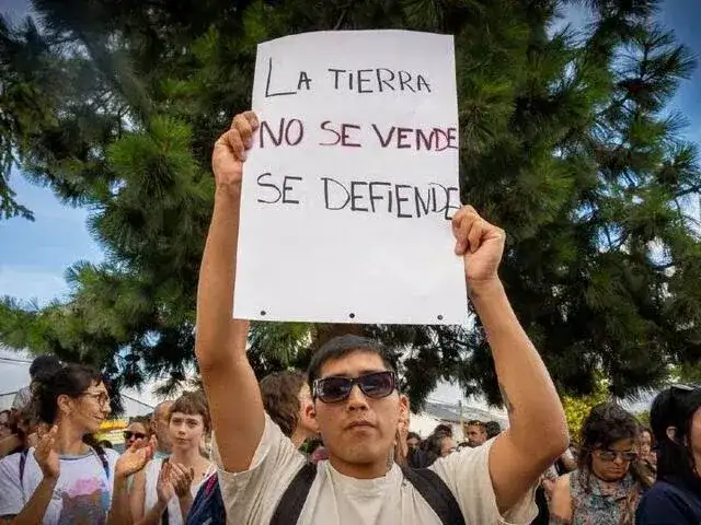 “Todos los que amamos nuestra Patria debemos 
trabajar juntos contra el Gobierno antipatria de Milei”