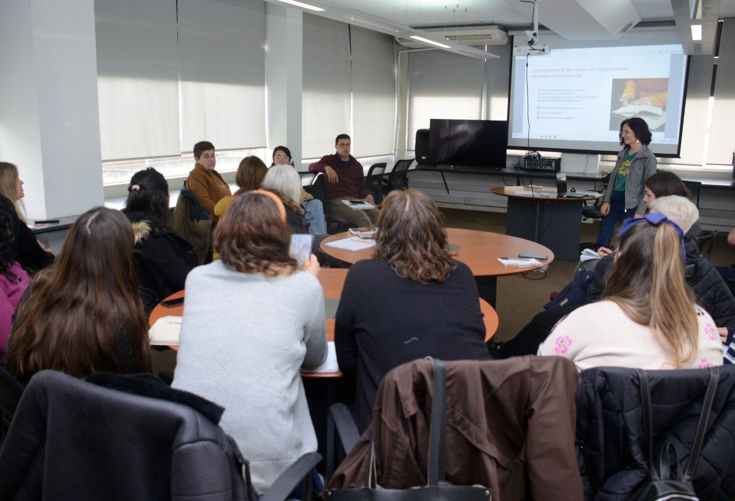 El Municipio brindó una destacada capacitación para emprendedores feriantes