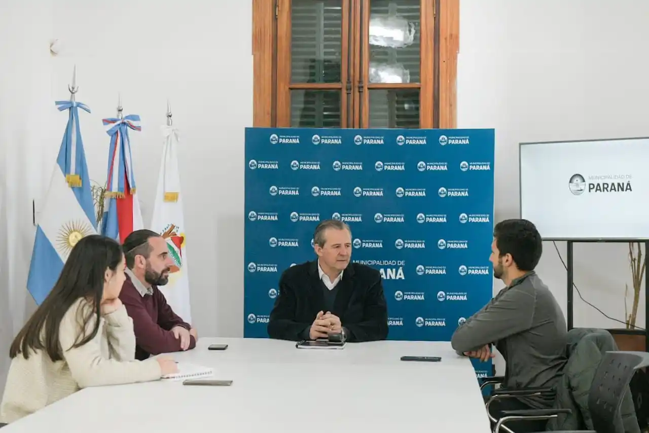 El nadador paranaense Santiago Boviez recibe aporte económico para viajar a competir en Italia