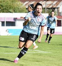 Romina Núñez y un hattrick que la llevó a la cima de la tabla de goleadoras