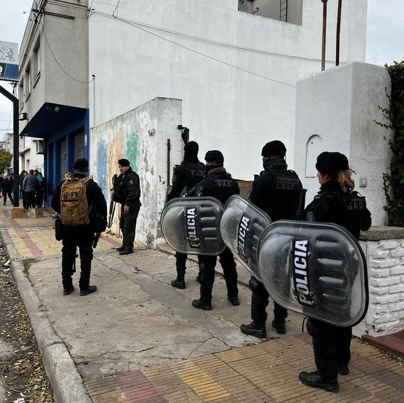 Las violentas imágenes de los incidentes entre colectiveros en Tandil