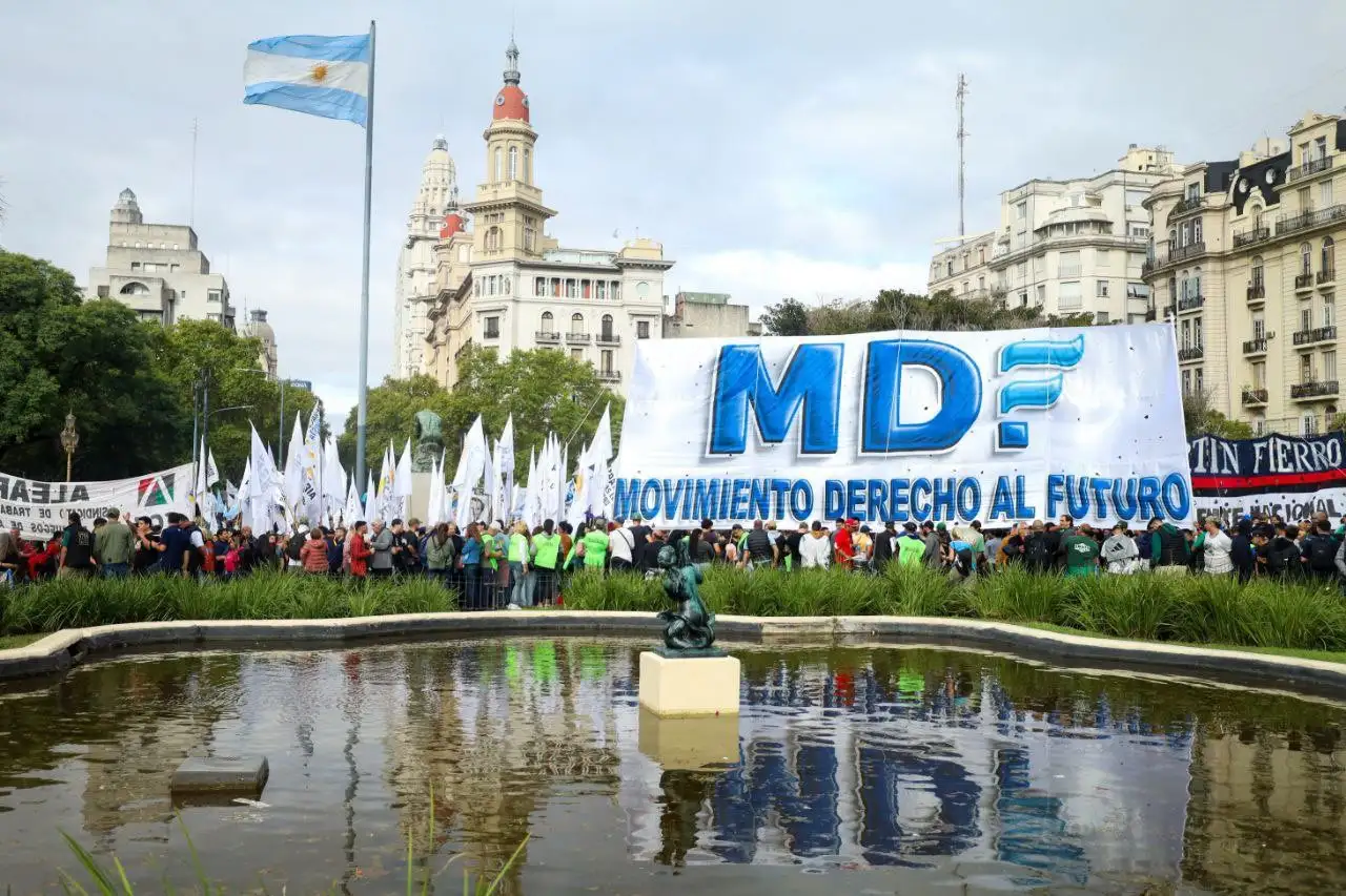 MDF en la marcha a la Plaza de los Dos Congresos.