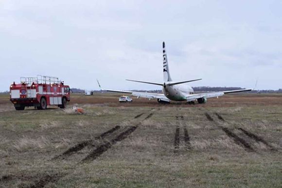 Documento: falta de sueño del piloto fue una de las causas principales de la excursión de pista de un Boeing 737