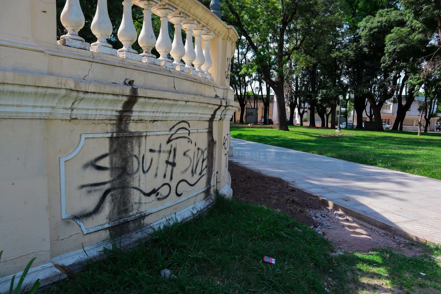 Vandalización en plaza Constitución