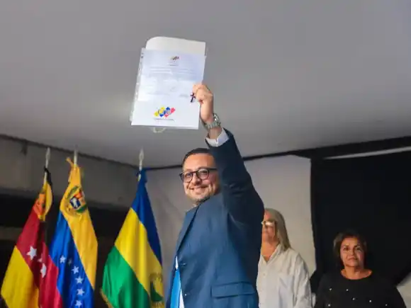 Darwin González hizo un llamado a la unidad: recibió credenciales como alcalde reelecto de Baruta