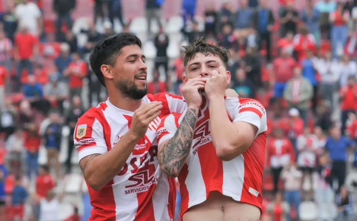 Luna Diale y Castrillón, en el festejo del segundo gol.
