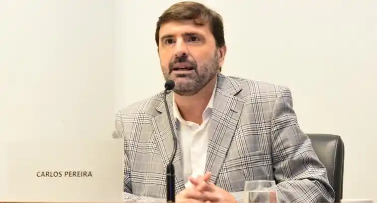 Aristóbulo del Valle: permiten el estacionamiento a mano izquierda en transversales