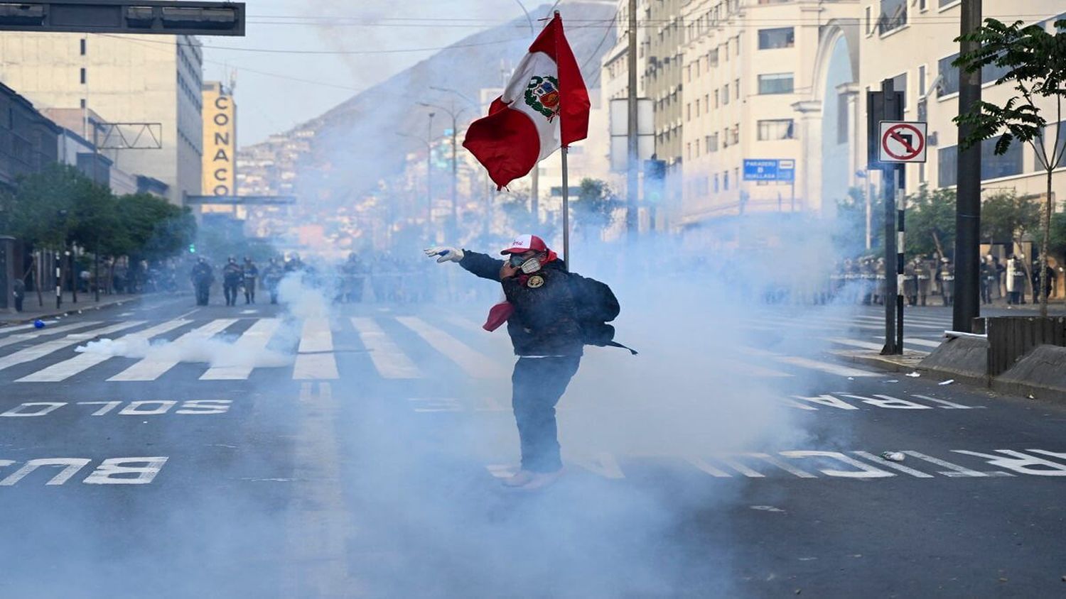 ¡SIGUE LA TENSIÓN EN PERÚ! Van 5 muertos durante las protestas