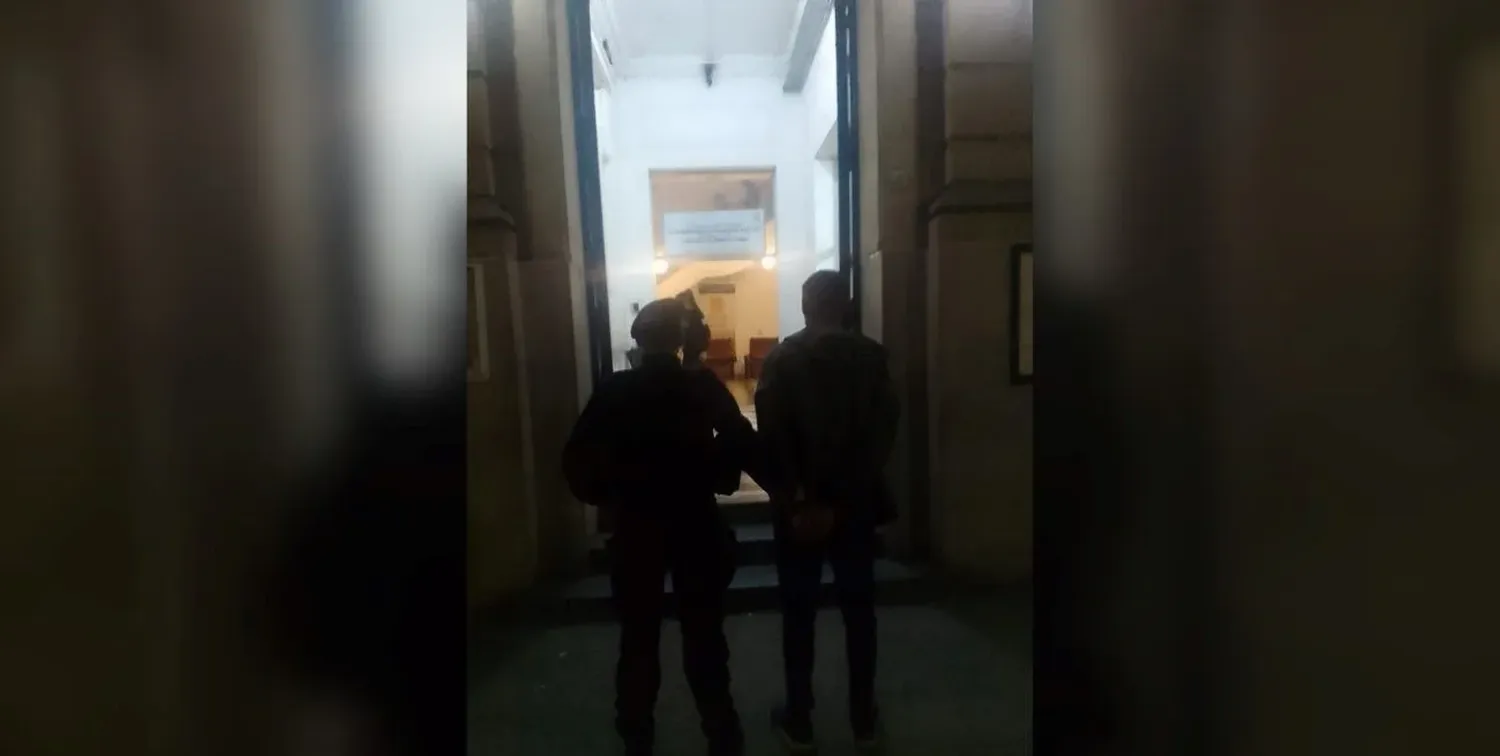 Llegó caminando al local de calle Necochea al 3100 y se fue en la bicicleta de una de las empleadas