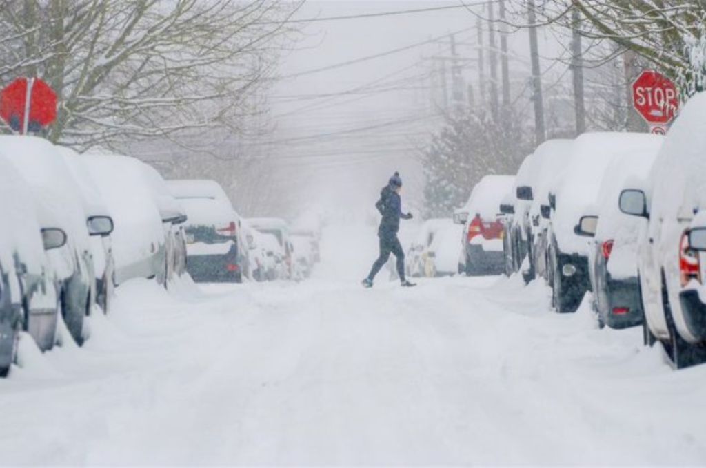 En víspera de Navidad, una tormenta invernal afecta a gran parte de Estados Unidos