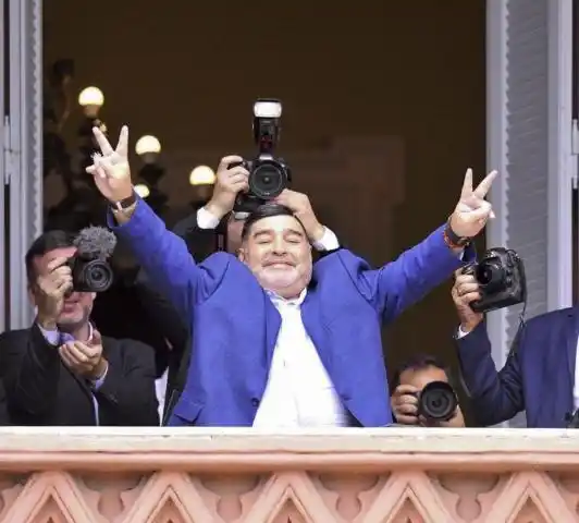 Maradona viajó a Venezuela para darle apoyo a Maduro
