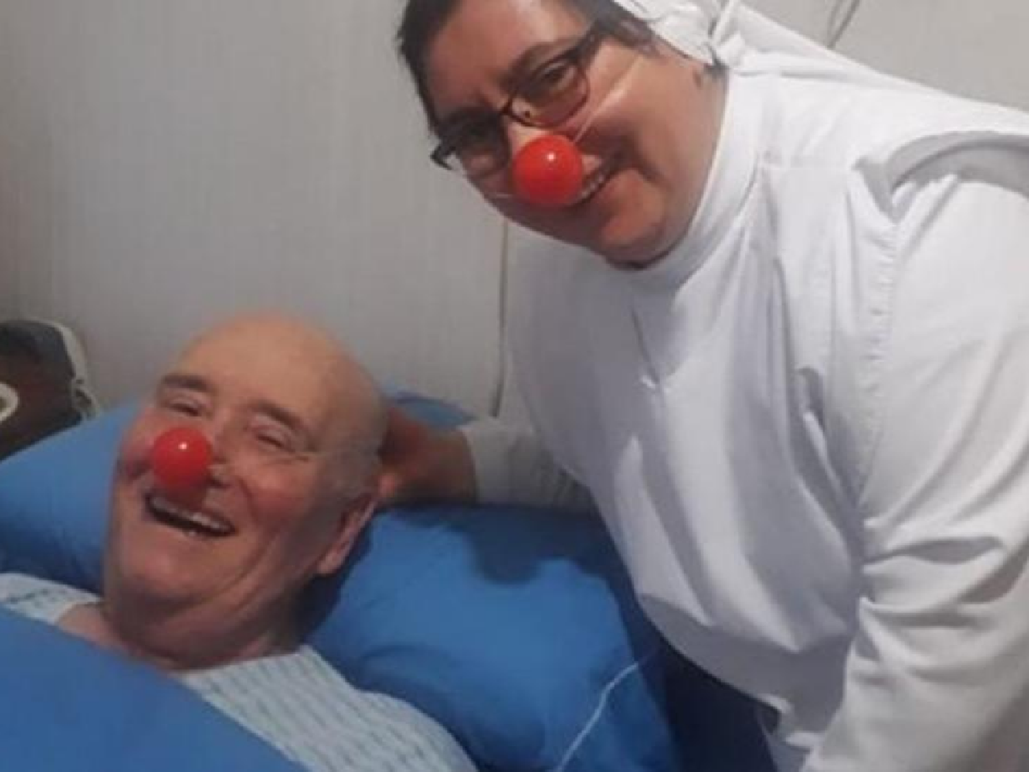 A pura sonrisa: así se recupera el querido Padre Ceschi