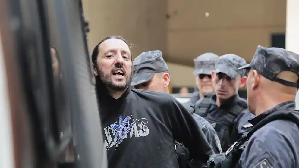 El procedimiento se llevó a cabo en medio de un importante operativo policial coordinado entre las fuerzas de Entre Ríos y Córdoba.