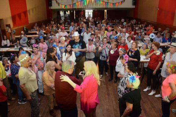 A sala llena, se realizó un nuevo encuentro de “Sábados de bailongo”
