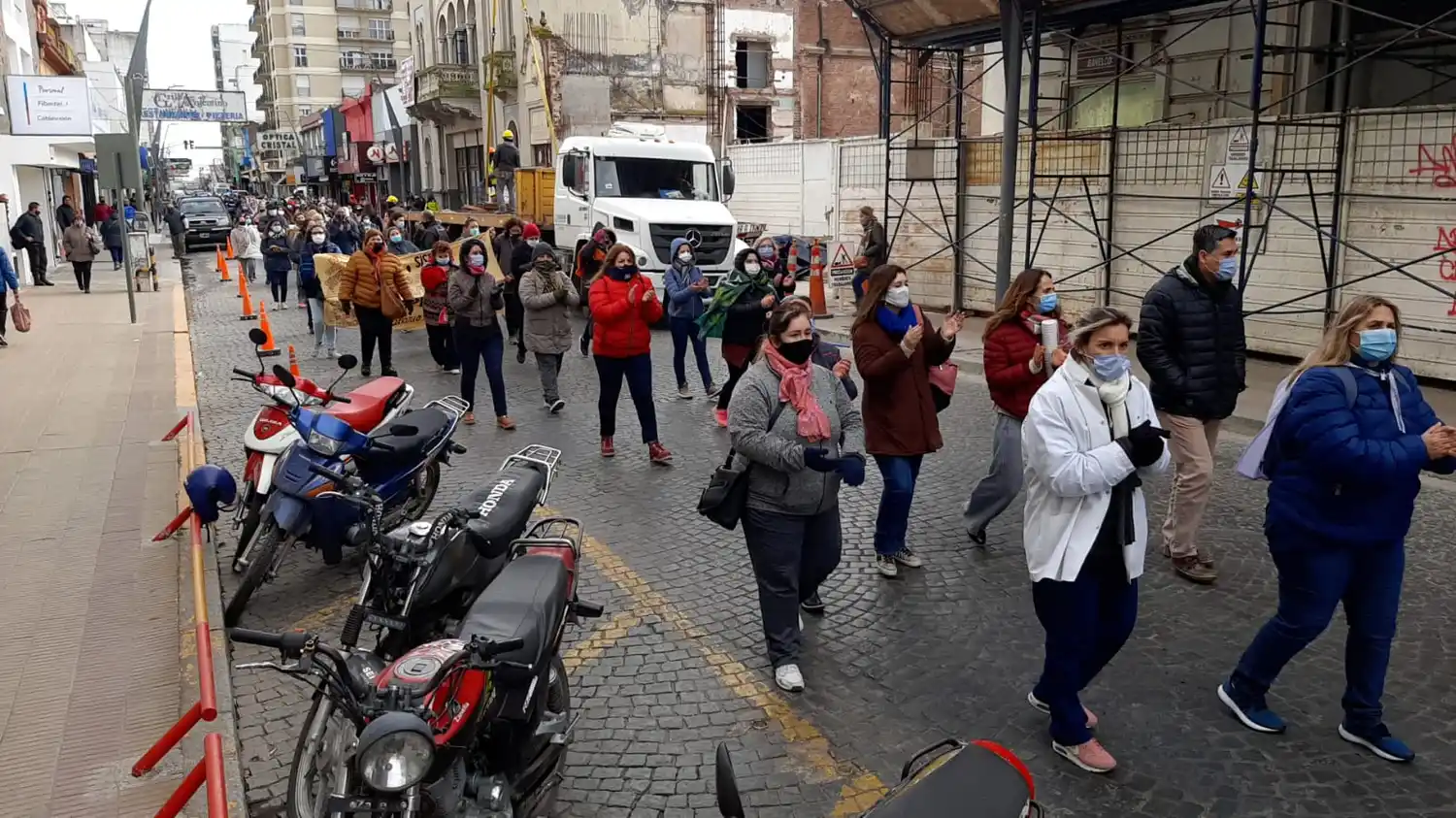 Personal del SISP y del Sindicato de Municipales marchó hacia el Ministerio de Trabajo