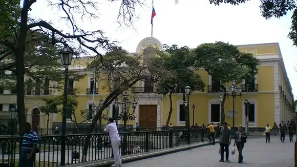 «SON CIUDADANOS HONORABLES»: Arreaza repudia nuevas sanciones de la Unión Europea (+Comunicado)