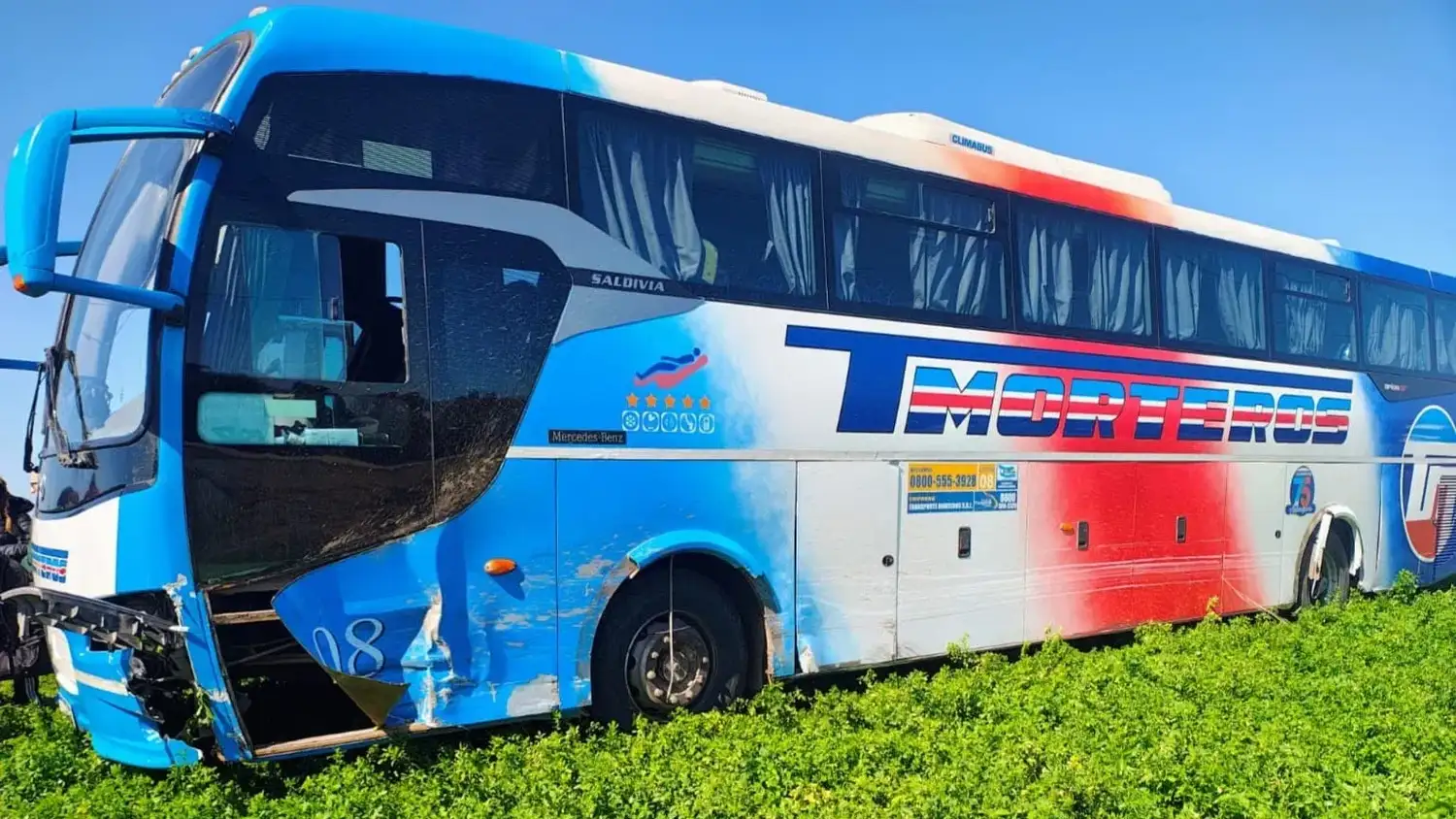 Así quedó el colectivo tras el impacto (Foto: Policía de Córdoba)