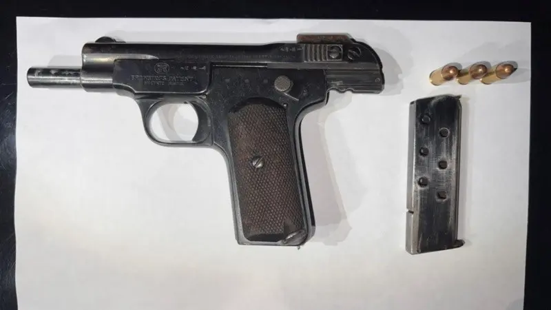 Detuvieron a un automovilista por amenazas con arma de fuego en barrio Villa Urquiza