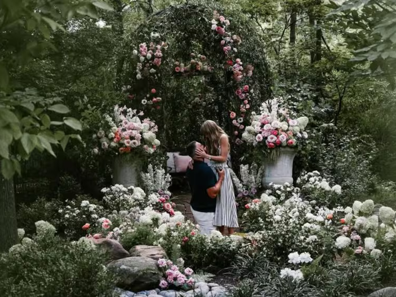 Taylor Swift y Travis Kelce anunciaron su compromiso