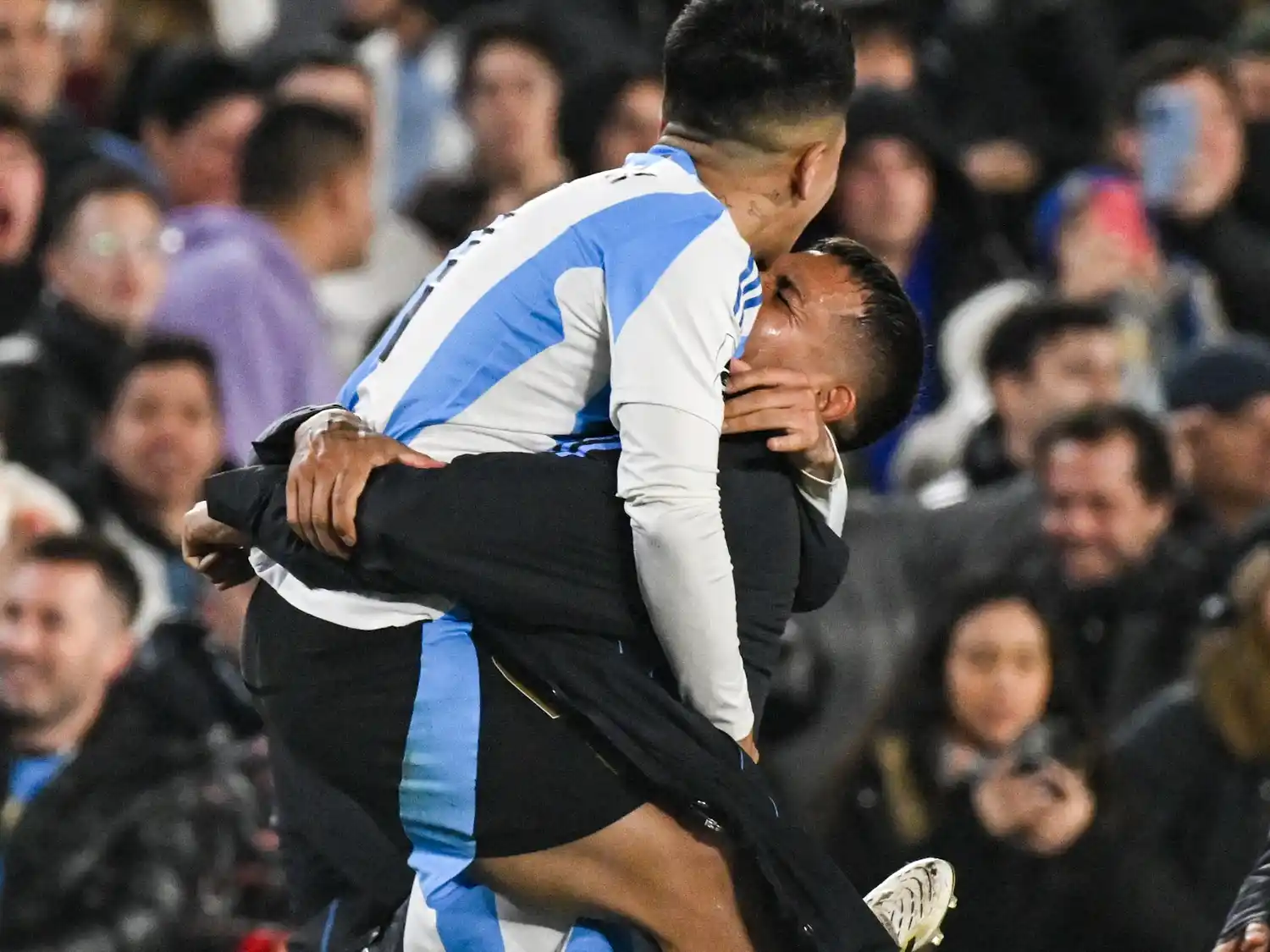 Almada le dio el empate a Argentina.