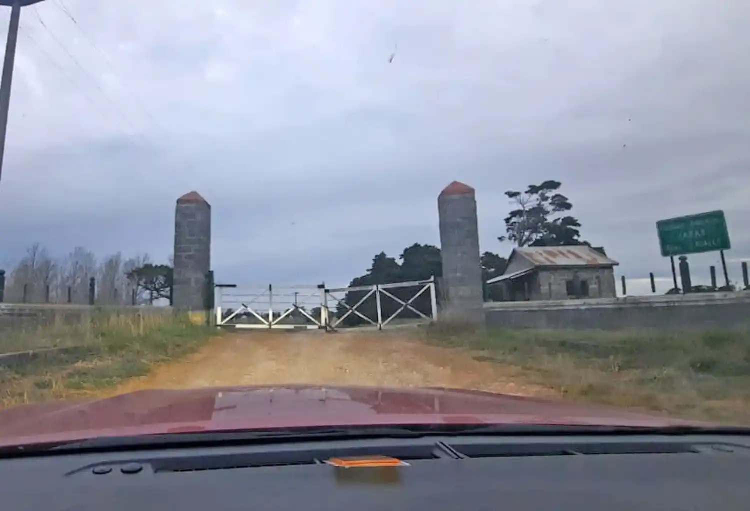 En la zona del Haras Gral. Lavalle ciclistas fueron víctimas de violentos atracos. Los asaltantes vivían en una de las casas del predio militar.