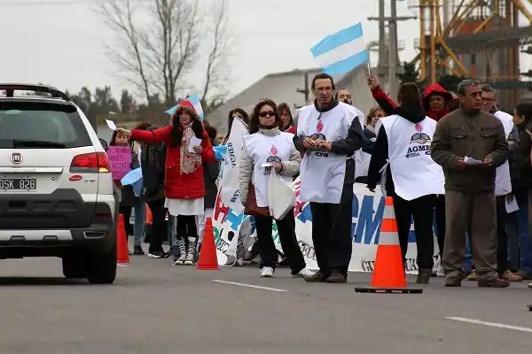 Docentes: paro, volanteada en la ruta 14 y profundización del conflicto