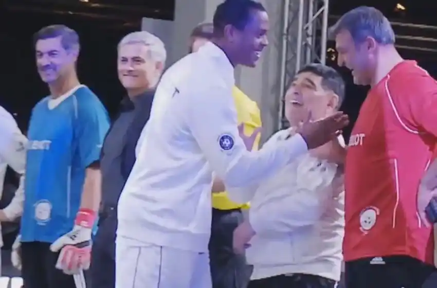 Kluivert enmendó su error y está todo bien con Maradona