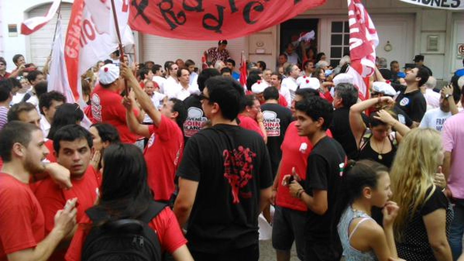 La policía aclaró que no hubo represión con gases lacrimógenos en la Convención Radical