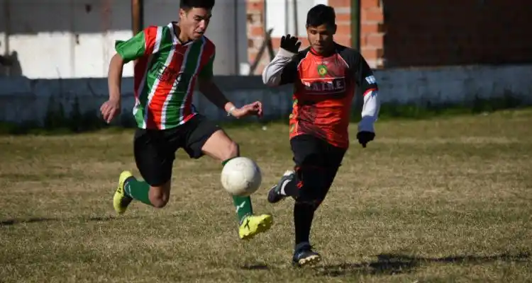 Primera B: Fundición aprovechó que Defensores Unidos y Rivadavia no ganaron y es el nuevo líder del Clausura