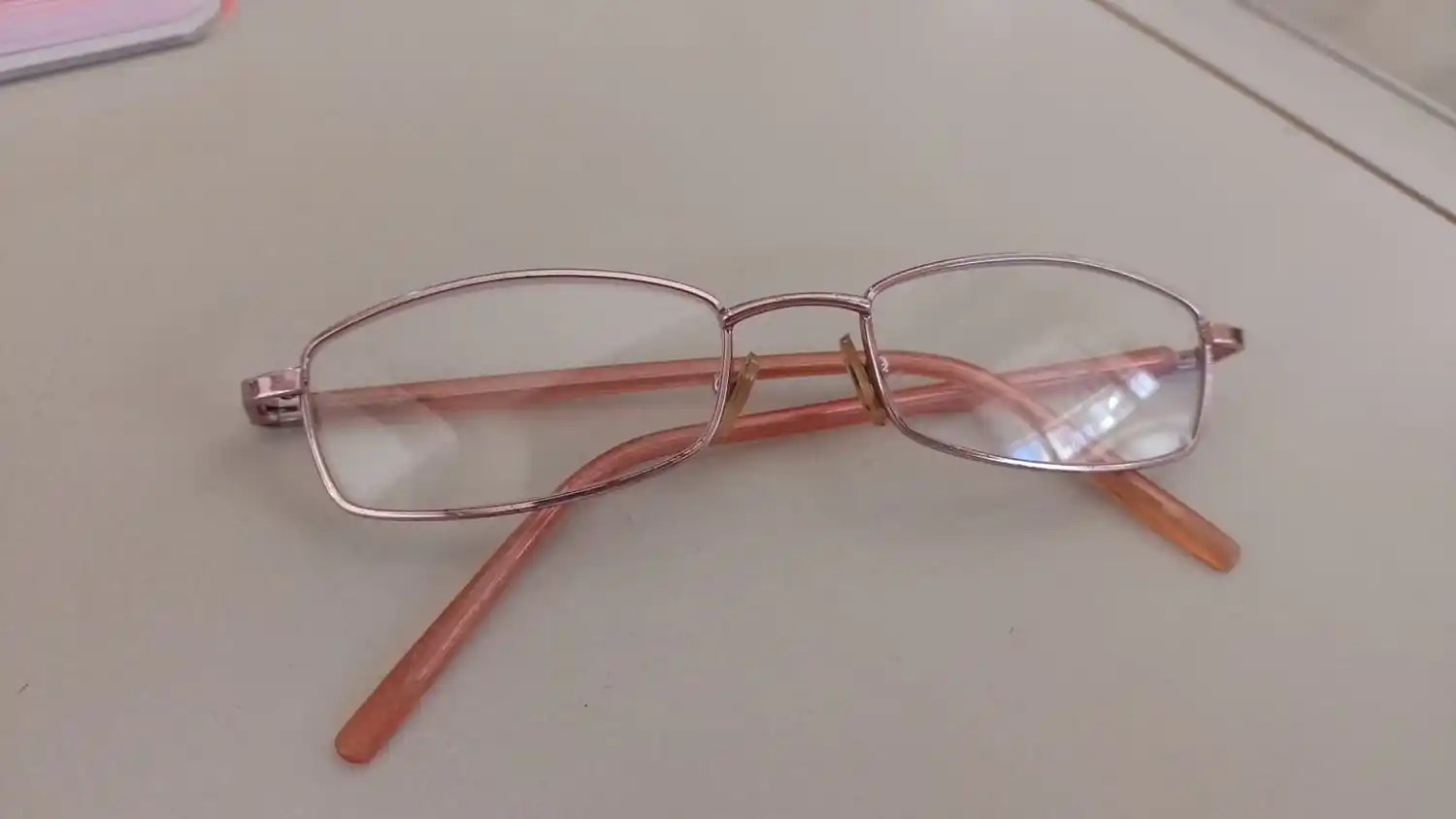 Anteojos encontrados en plaza Constitución