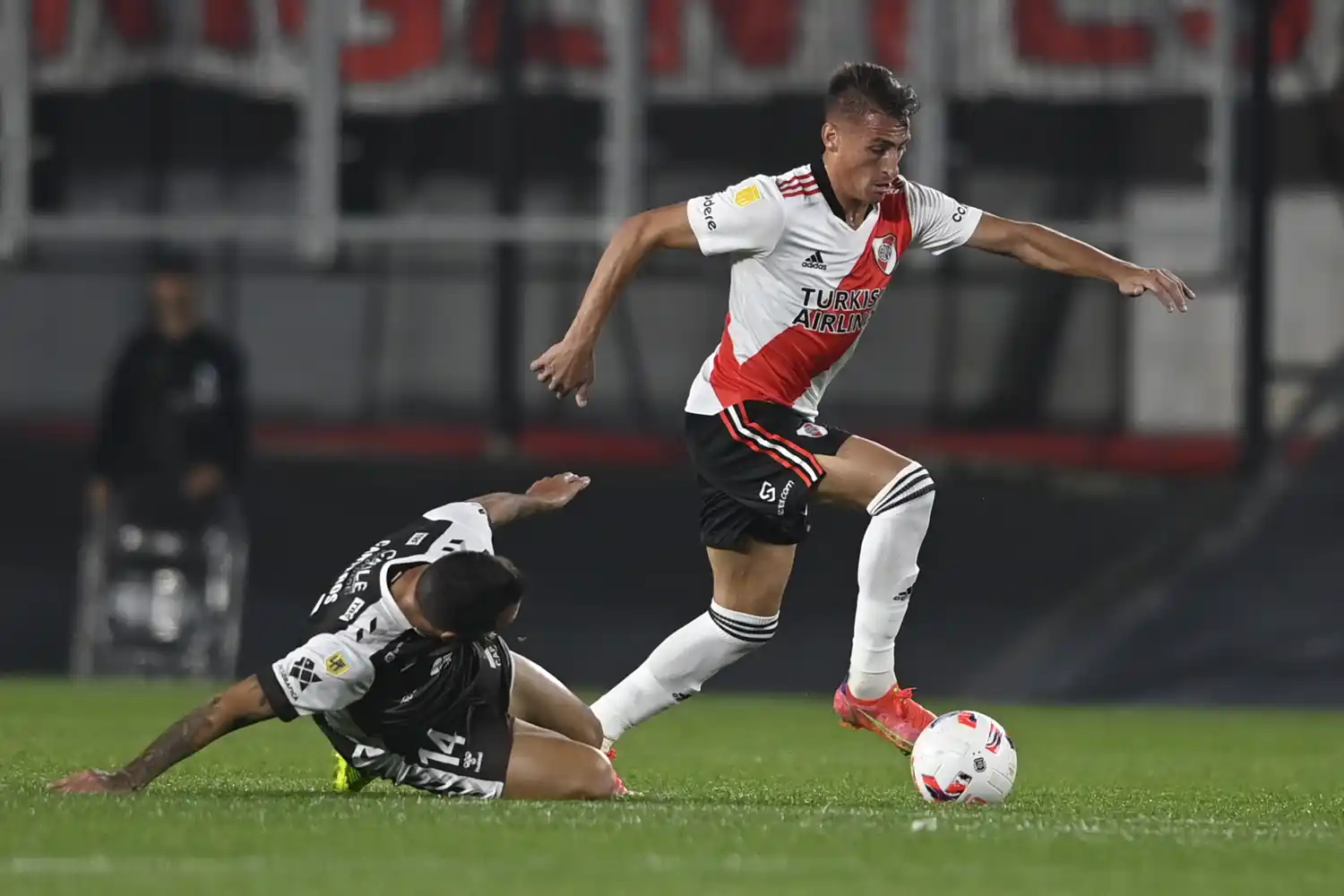 River cerró la primera fase con una apretada victoria