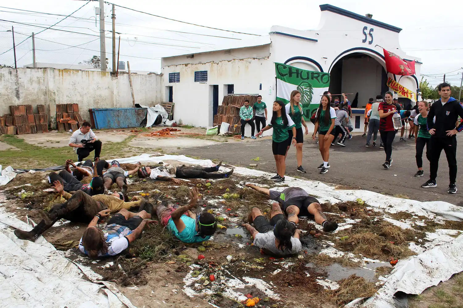 “Bautismo” de ingresantes a las tribus del Profesorado de Educación Física
