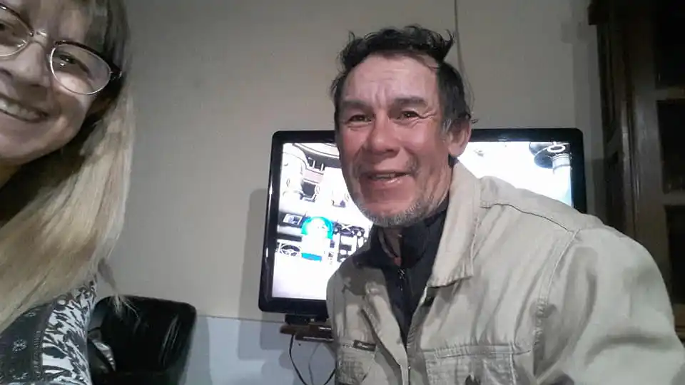 Vecinos ayudaron a un hombre en situación de calle y cargan contra el Municipio