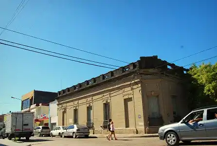 Hermoso día de sol en la ciudad 
