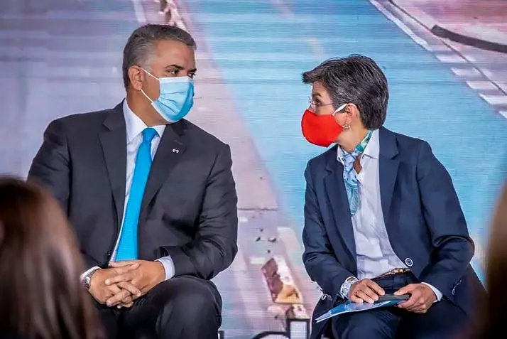Duque y López vuelven a MIRARSE MAL, otra vez por el tema migrantes