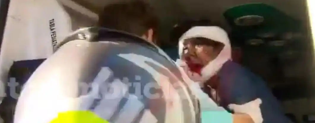 Así se llevaban a la mujer herida por la explosión en el Cementerio de la Recoleta