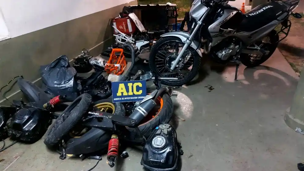 Encontraron motos robadas y desarmadas: detuvieron a un mecánico