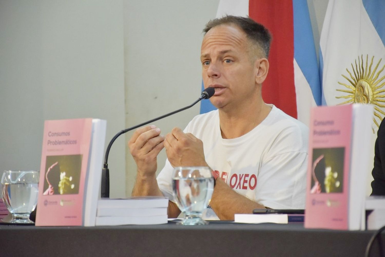 Federico Müller presentó su libro “Consumos Problemáticos”