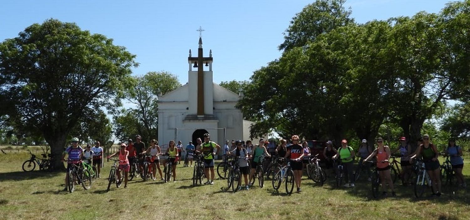 Larroque: realizaron una pedaleada recreativa hasta Paso El Corralito