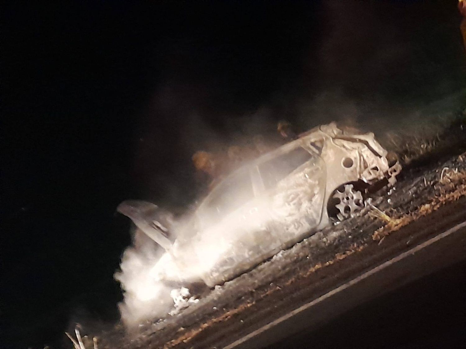 Intenso trabajo de los Bomberos Voluntarios en incendios y asistencia vehicular