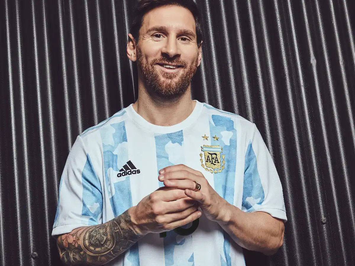 La selección argentina presentó su nueva camiseta 