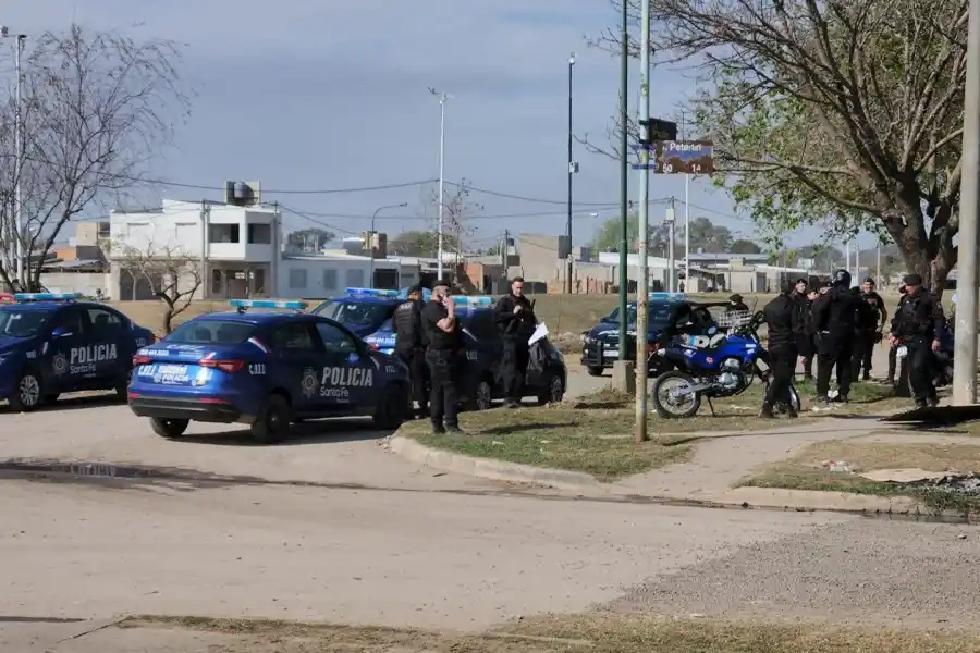 Foto ilustrativa: intervención policial en barrio Zazpe | Crédito: Radio Rafaela