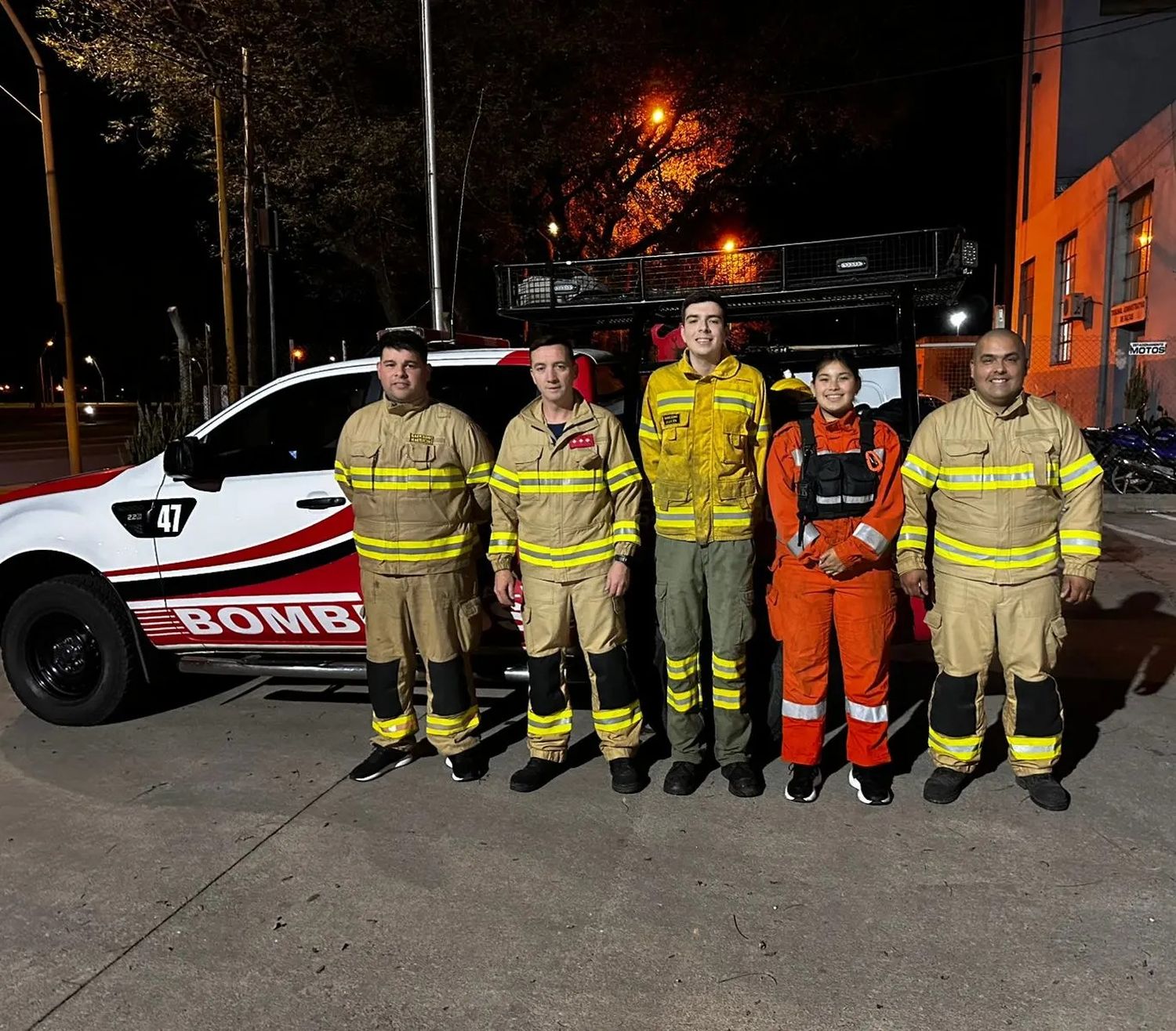 Bomberos de San Francisco viajaron a las sierras para combatir los incendios