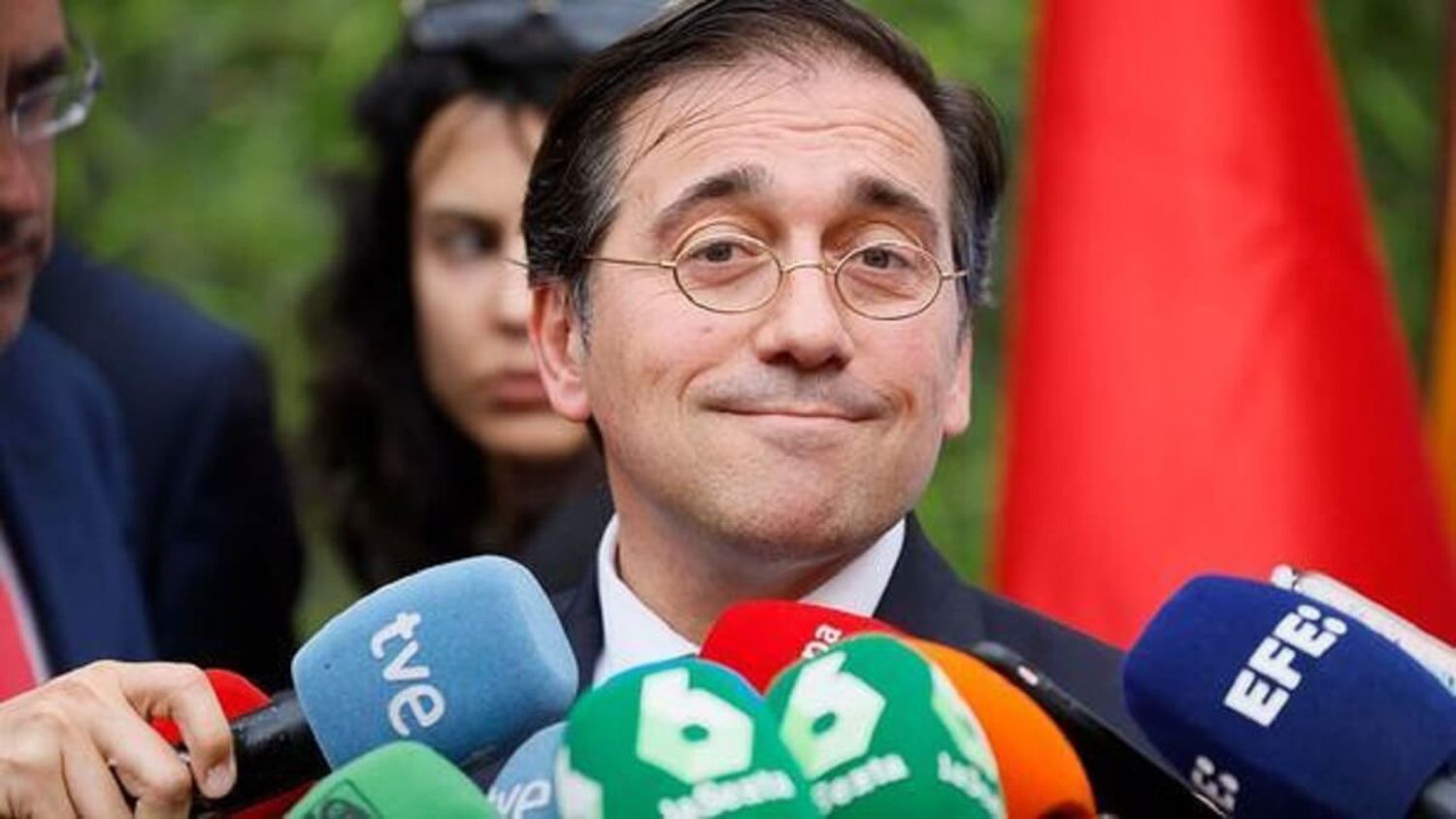 MÁS MANOS EN LA SOPA: España se suma al diálogo entre el oficialismo y la oposición