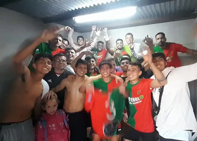 Apertura para Primera B: Defensores Unidos ganó por quinta vez seguida en Portela y acaricia el título y ascenso